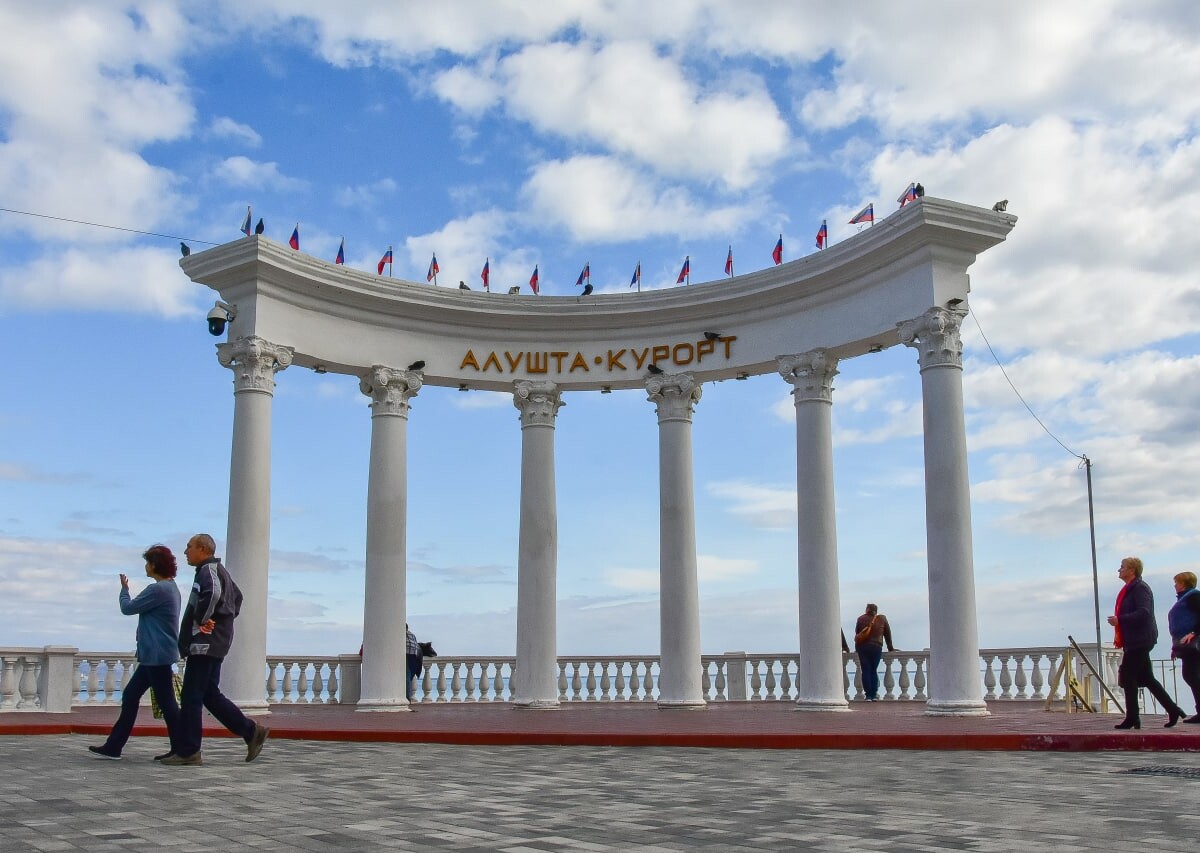 Алушта вошла в ТОП популярных городов на новогодний отдых