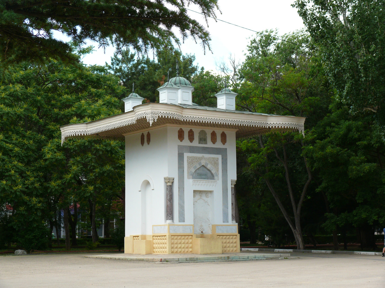 Крым и мир: что объединяет Фонтан Айвазовского в Феодосии и фонтан Ахмеда III в Стамбуле