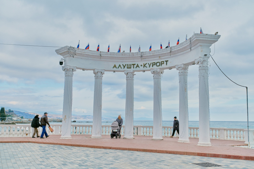 Полуротонду в Алуште восстановят к 30 мая