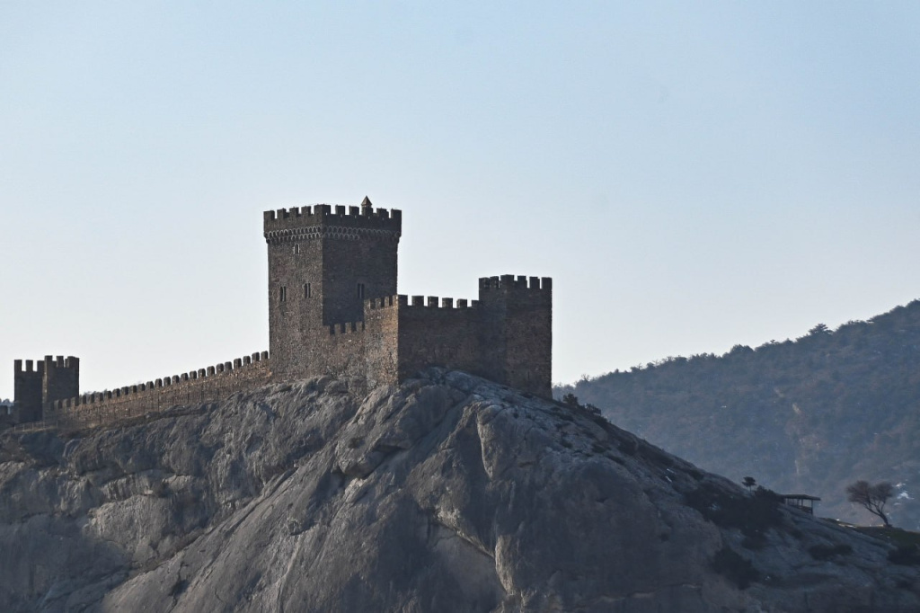 Первомай в Судакской крепости: бесплатный вход, средневековая дискотека и рыцарские фото
