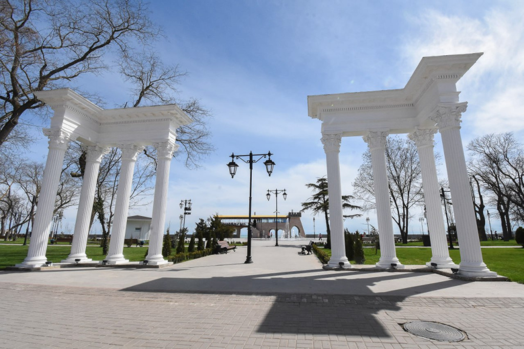 Тайны вокзалов, следы Романовых и связь с Керкинитидой: в Евпатории проведут бесплатную экскурсию